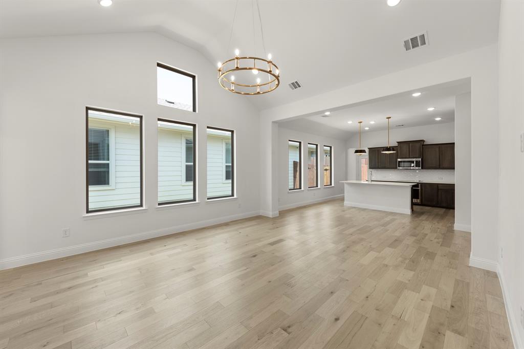 1608 Meadow Crest Drive Property Photo 3