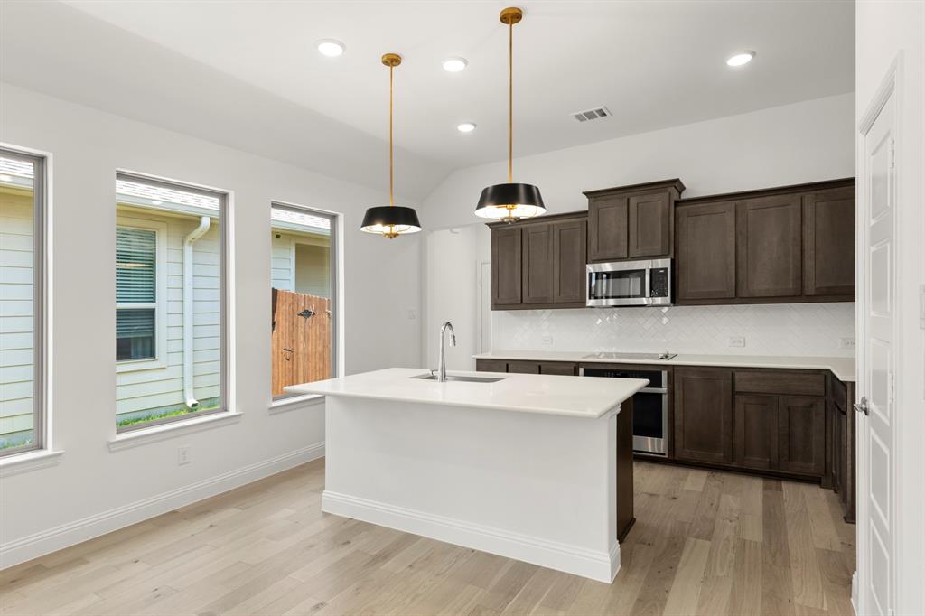 1608 Meadow Crest Drive Property Photo 8