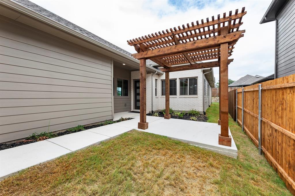 1728 Meadow Crest Drive Property Photo 2