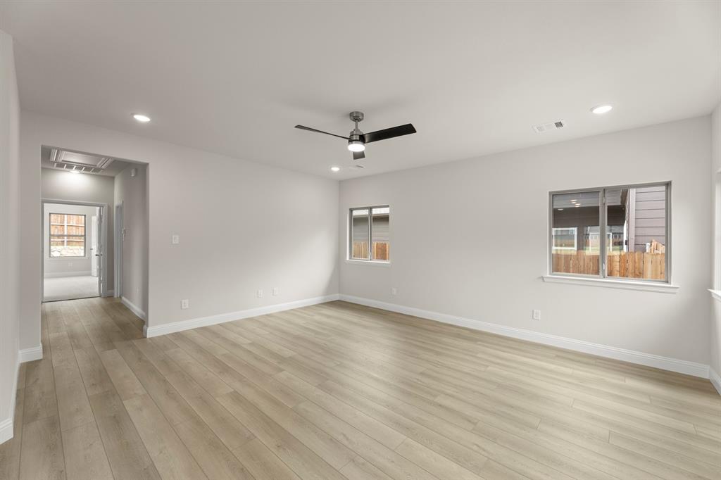 1728 Meadow Crest Drive Property Photo 3