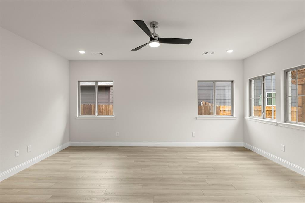 1728 Meadow Crest Drive Property Photo 4