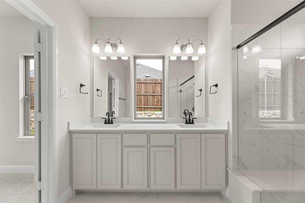 1728 Meadow Crest Drive Property Photo 14
