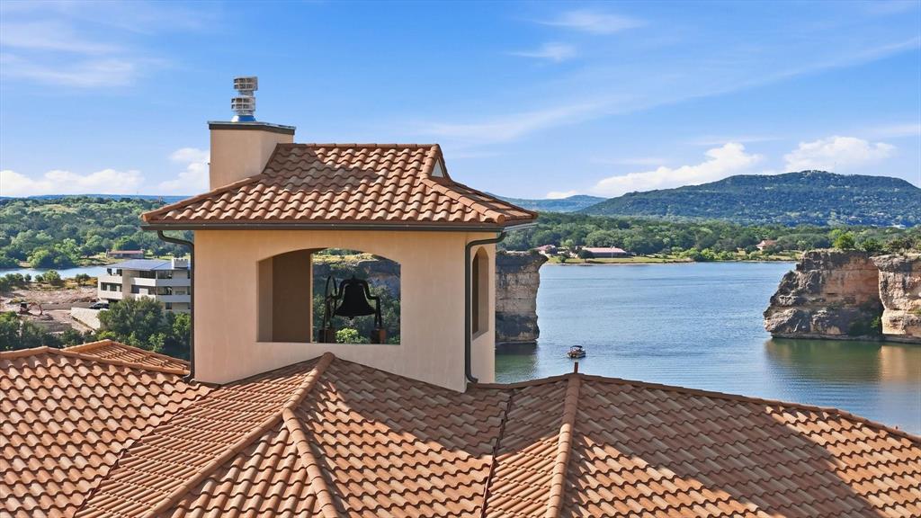 7085 W Hells Gate Drive Property Photo 3