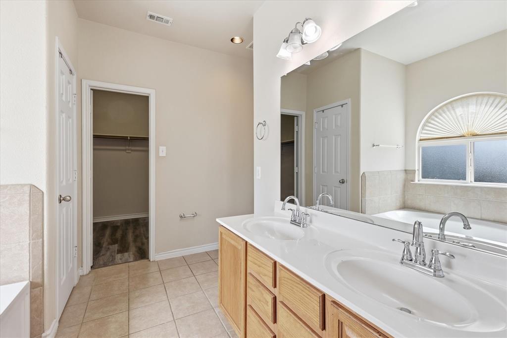 207 Moonlight Drive Property Photo 17