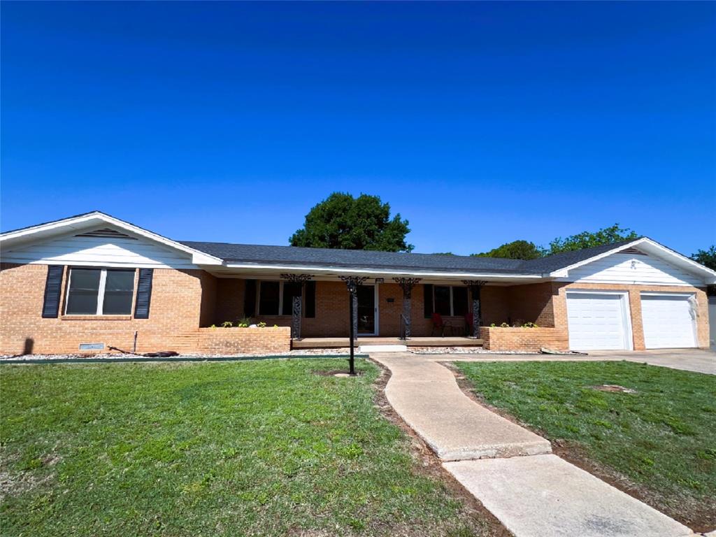 211 S Crockett Property Photo 1