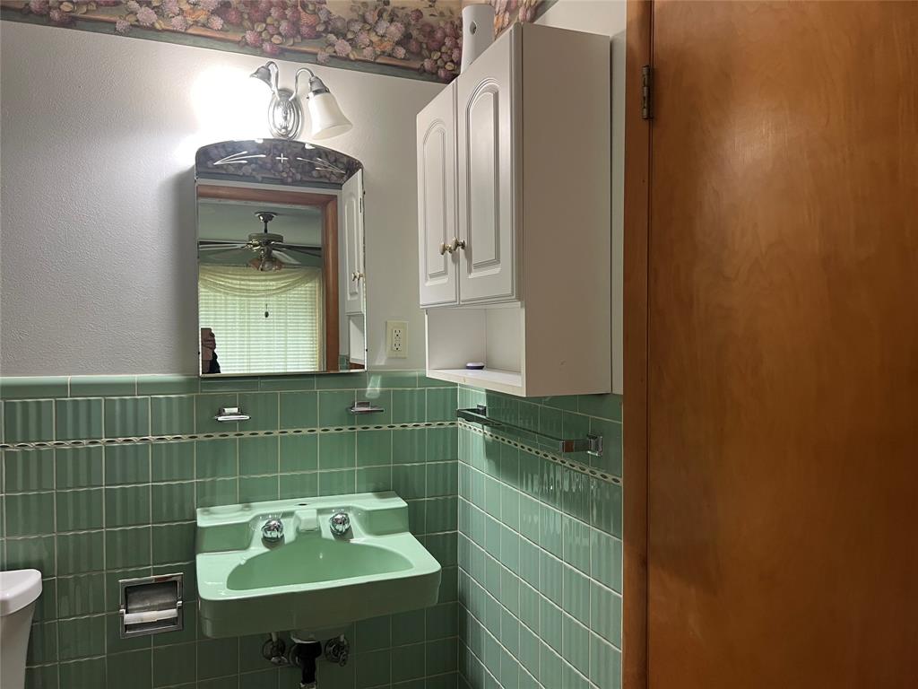 211 S Crockett Property Photo 12