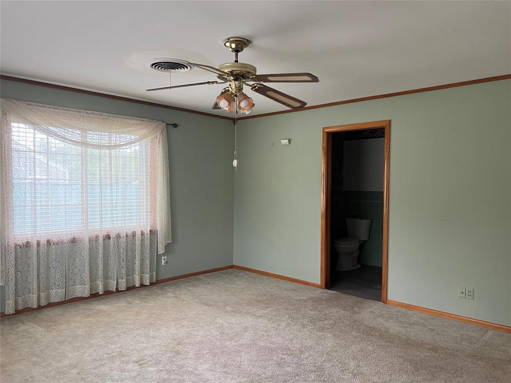 211 S Crockett Property Photo 14