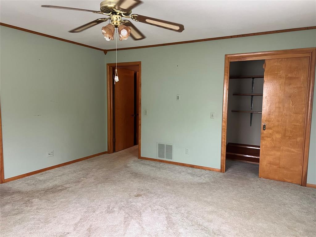 211 S Crockett Property Photo 15