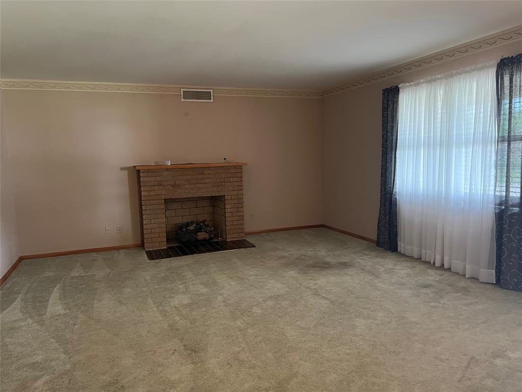 211 S Crockett Property Photo 22
