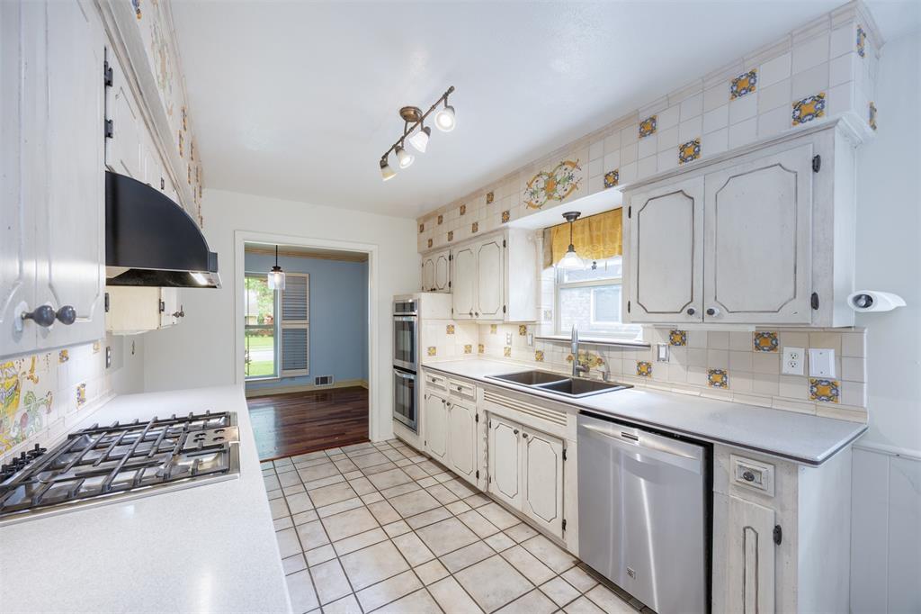 1404 Seminole Drive Property Photo 13
