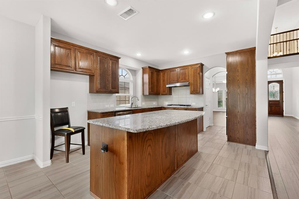 908 Heath Creek Drive Property Photo 10