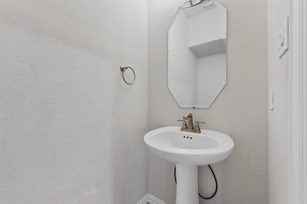 908 Heath Creek Drive Property Photo 14