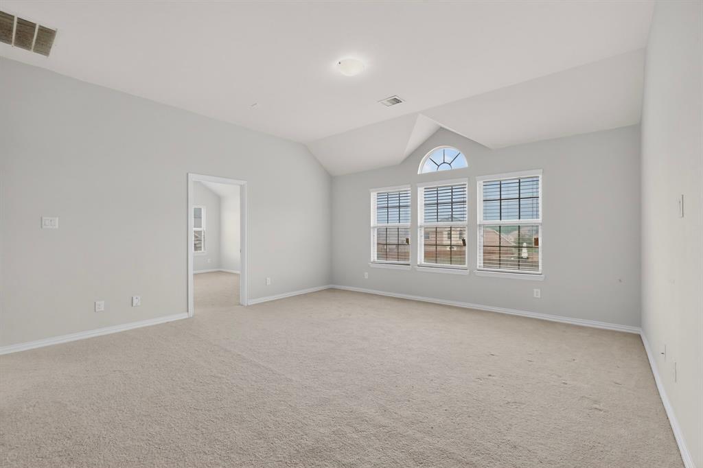 908 Heath Creek Drive Property Photo 17