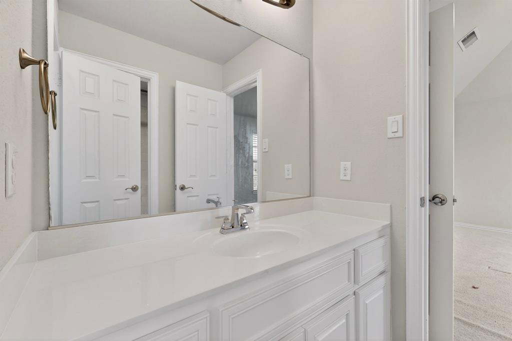 908 Heath Creek Drive Property Photo 25