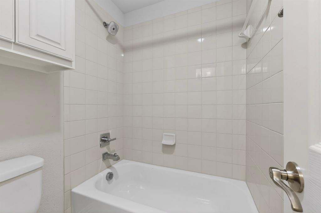 908 Heath Creek Drive Property Photo 26