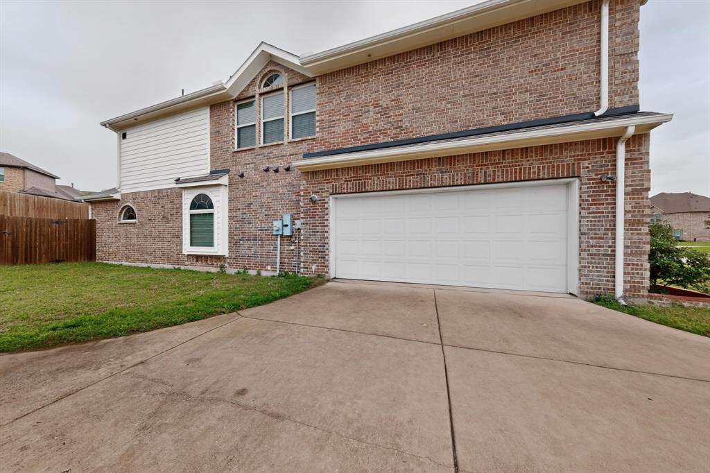 908 Heath Creek Drive Property Photo 33
