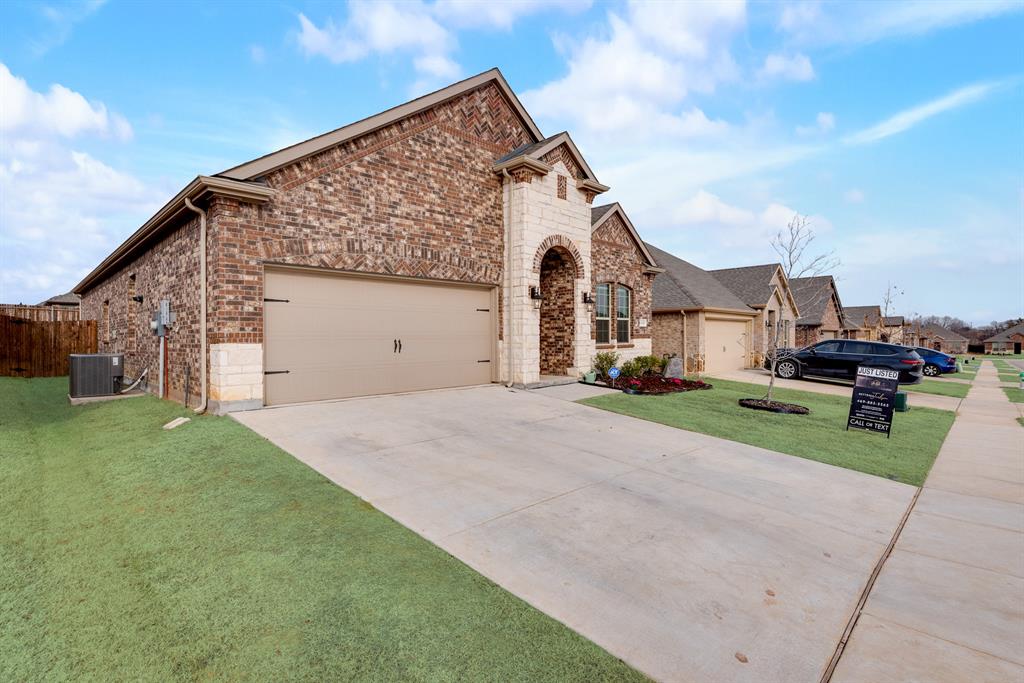 11221 Summer Rain Boulevard Property Photo 2