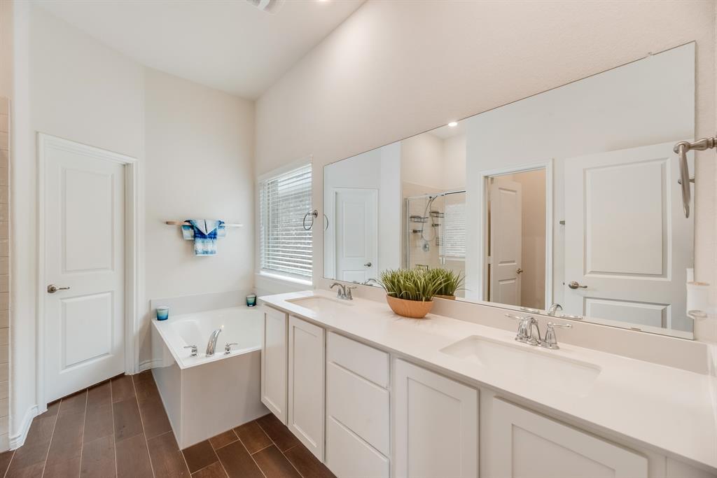 11221 Summer Rain Boulevard Property Photo 28