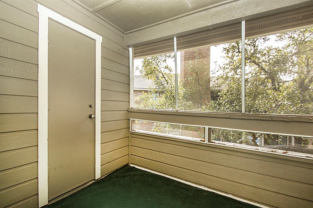 1104 Riverchase Lane 204 Property Photo 11