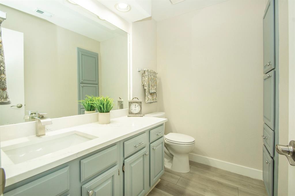 1104 Riverchase Lane 204 Property Photo 19