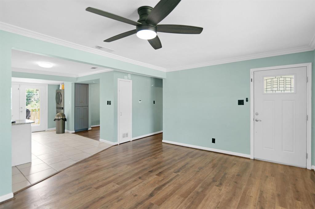 1812 Spring Lake Drive Property Photo 3
