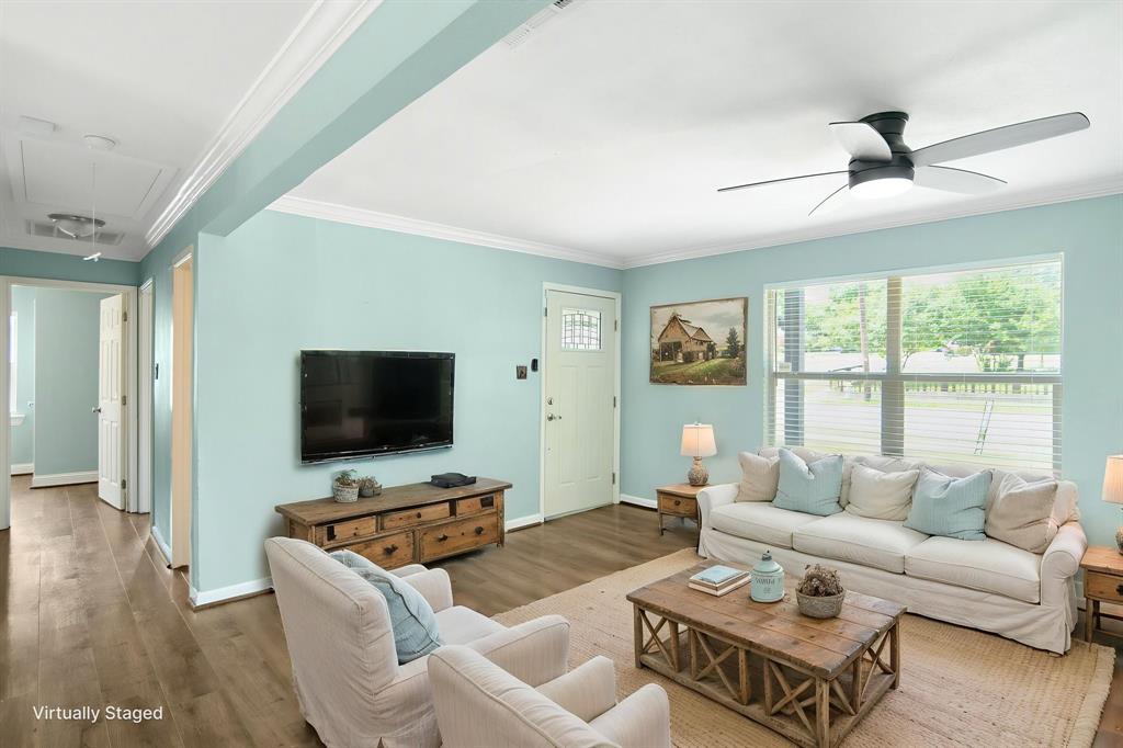 1812 Spring Lake Drive Property Photo 4