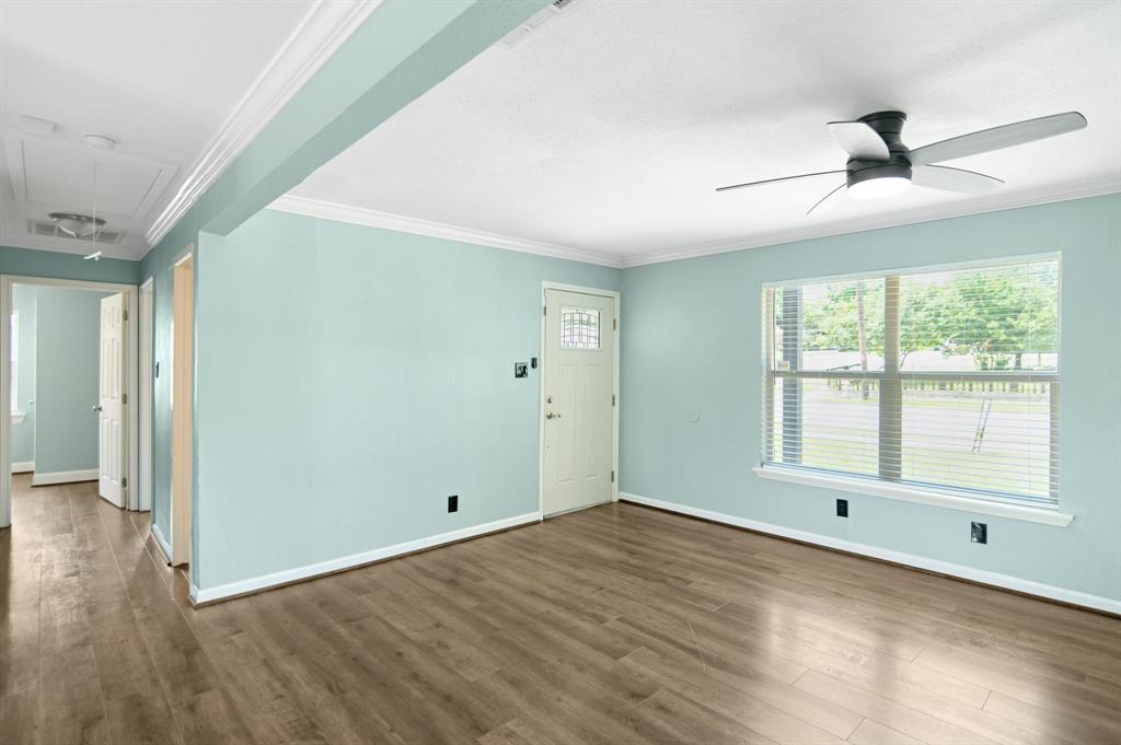1812 Spring Lake Drive Property Photo 5