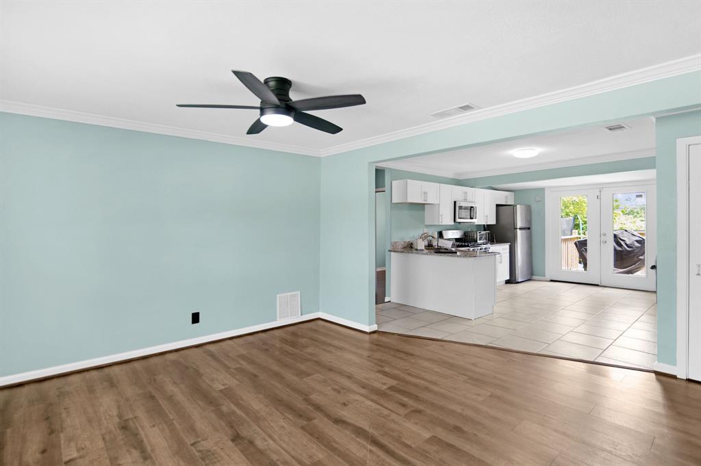 1812 Spring Lake Drive Property Photo 9