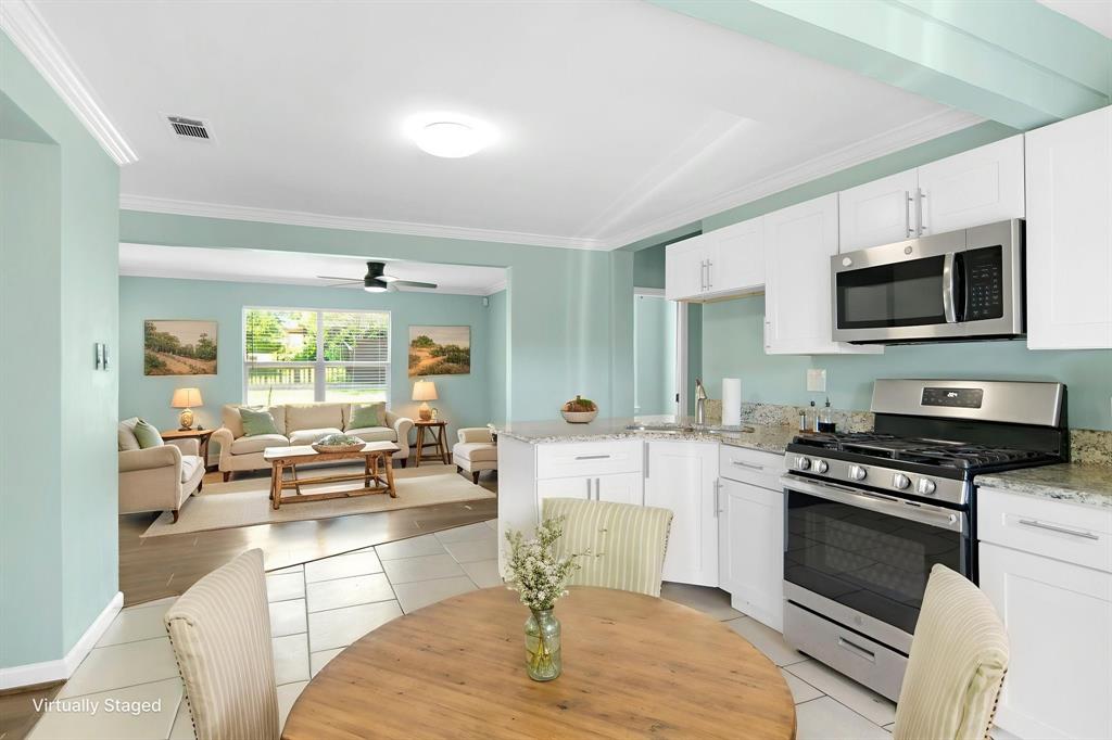1812 Spring Lake Drive Property Photo 10