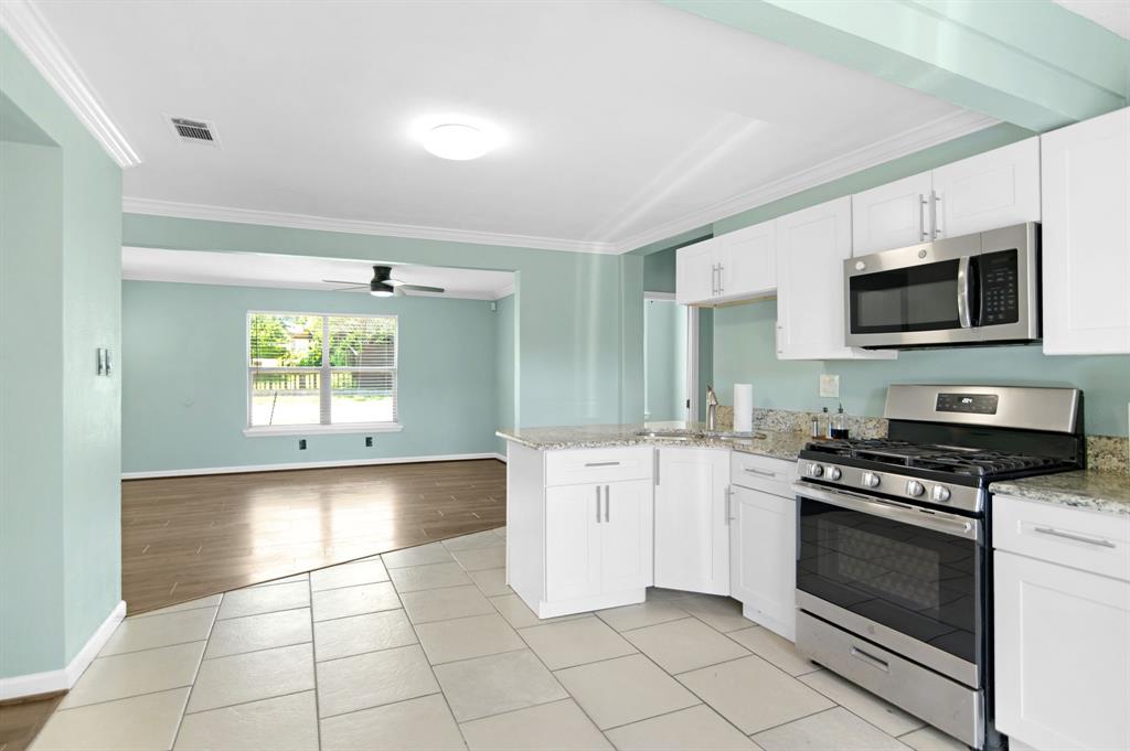 1812 Spring Lake Drive Property Photo 11