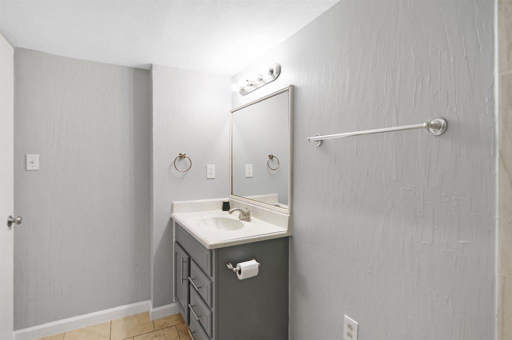 1812 Spring Lake Drive Property Photo 16