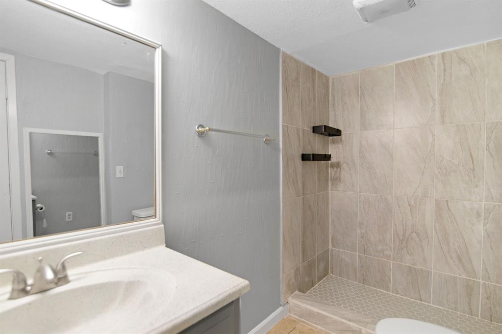 1812 Spring Lake Drive Property Photo 17