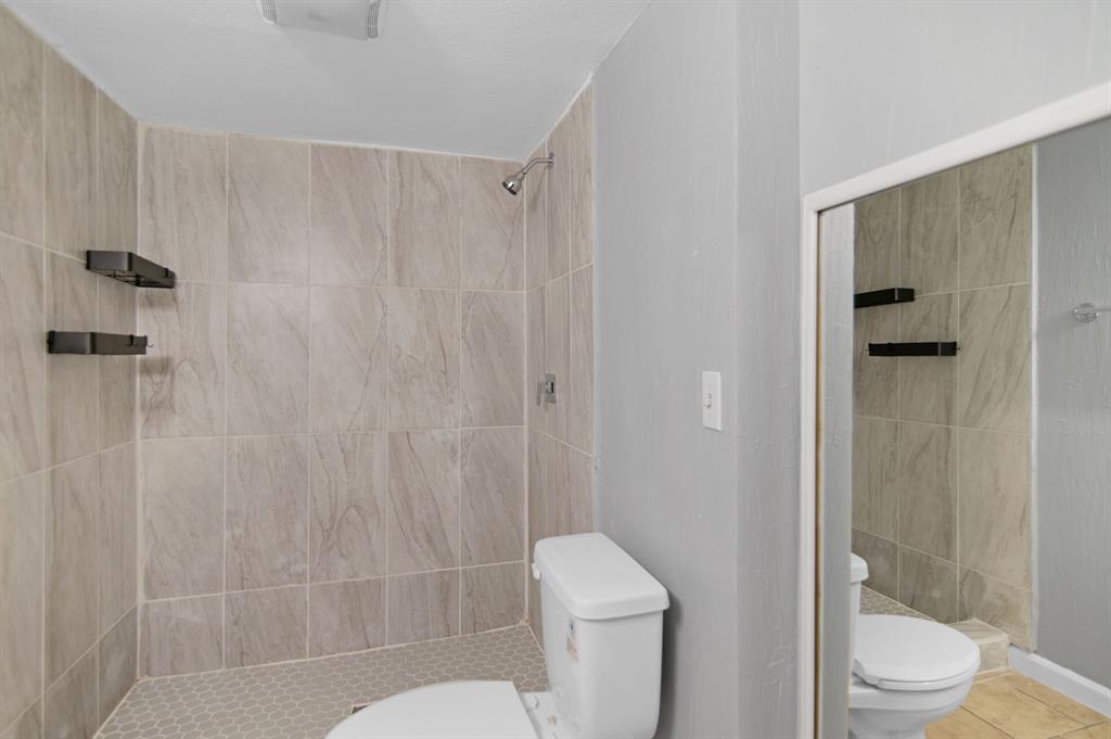 1812 Spring Lake Drive Property Photo 18