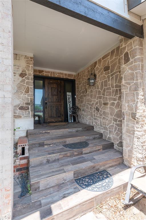 541 Country Place Property Photo 4