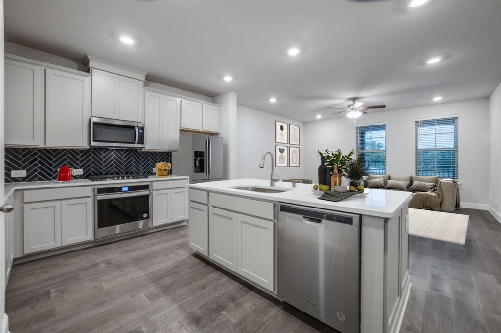 7833 Sunset Boulevard Property Photo 7