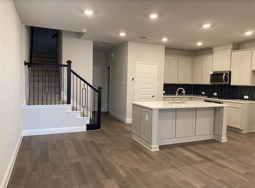 7833 Sunset Boulevard Property Photo 8