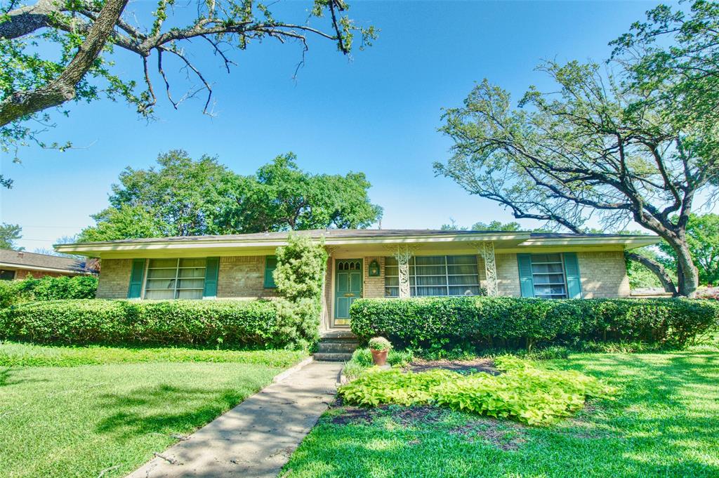 4901 Pine Avenue Property Photo 1