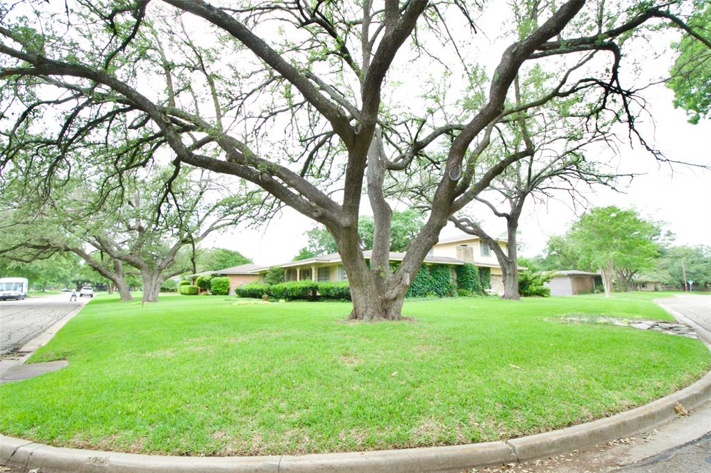 4901 Pine Avenue Property Photo 3