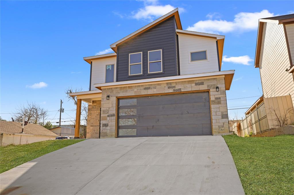 1608 D Avenue Property Photo 1