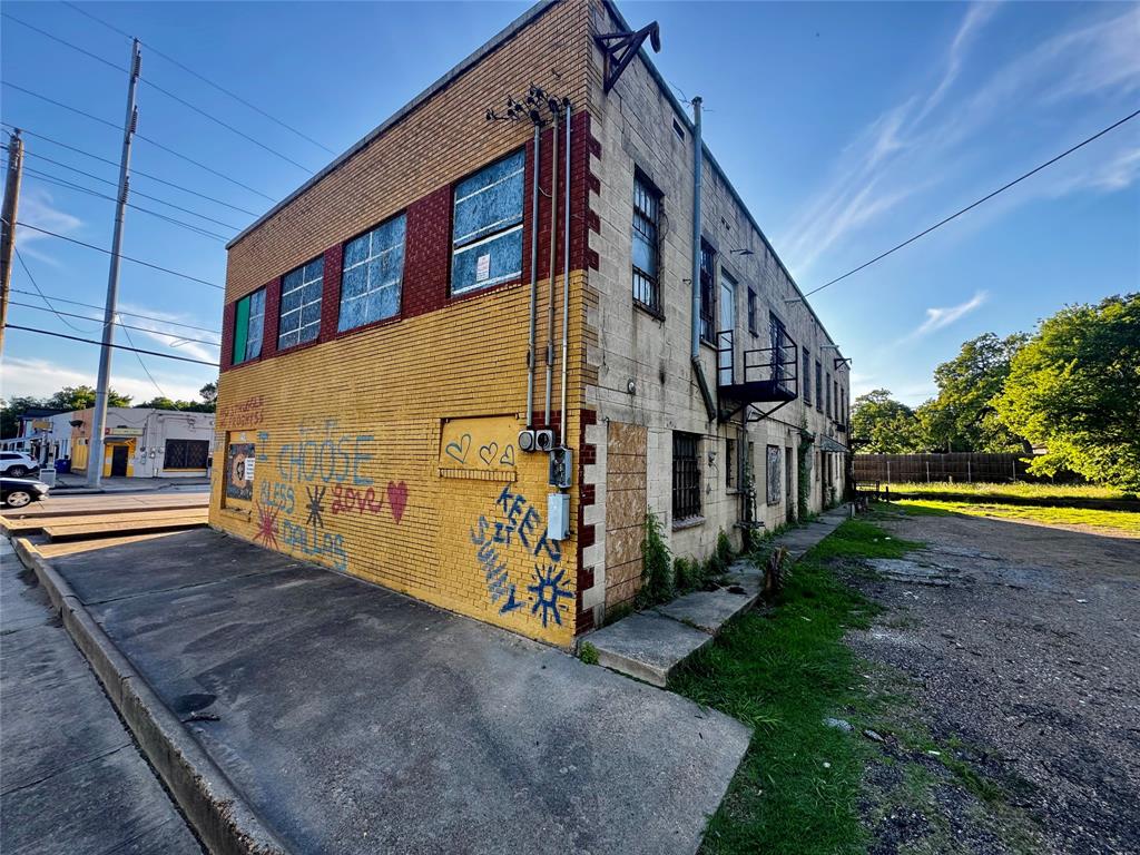 3316 S Malcolm X Boulevard Property Photo 6