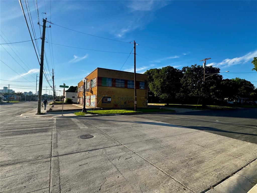 3316 S Malcolm X Boulevard Property Photo 8