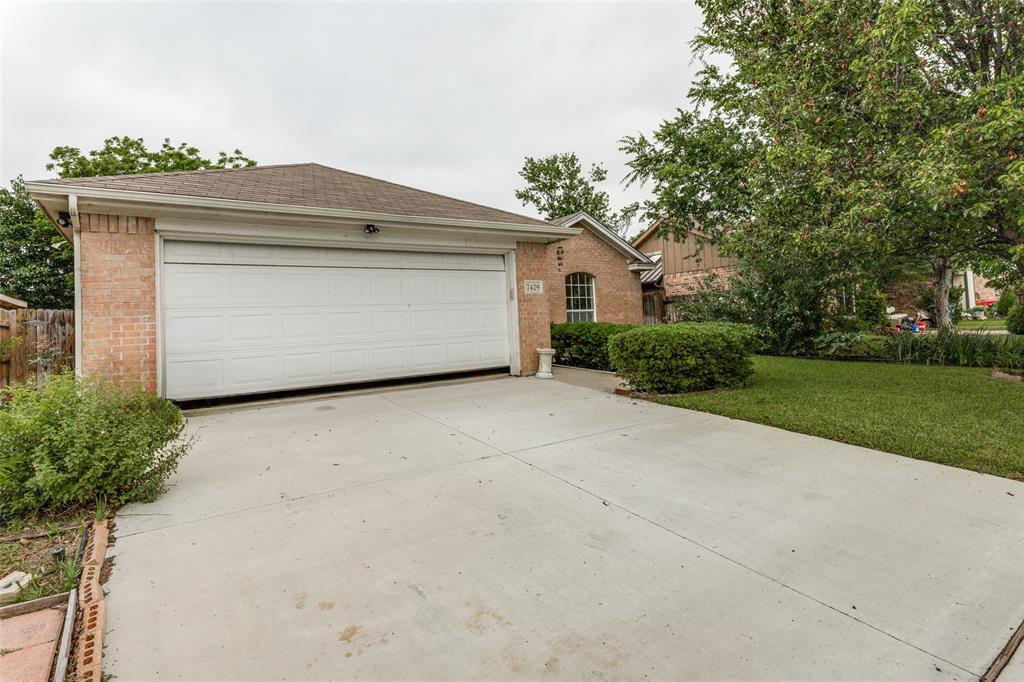 7429 Creekfall Drive Property Photo 3