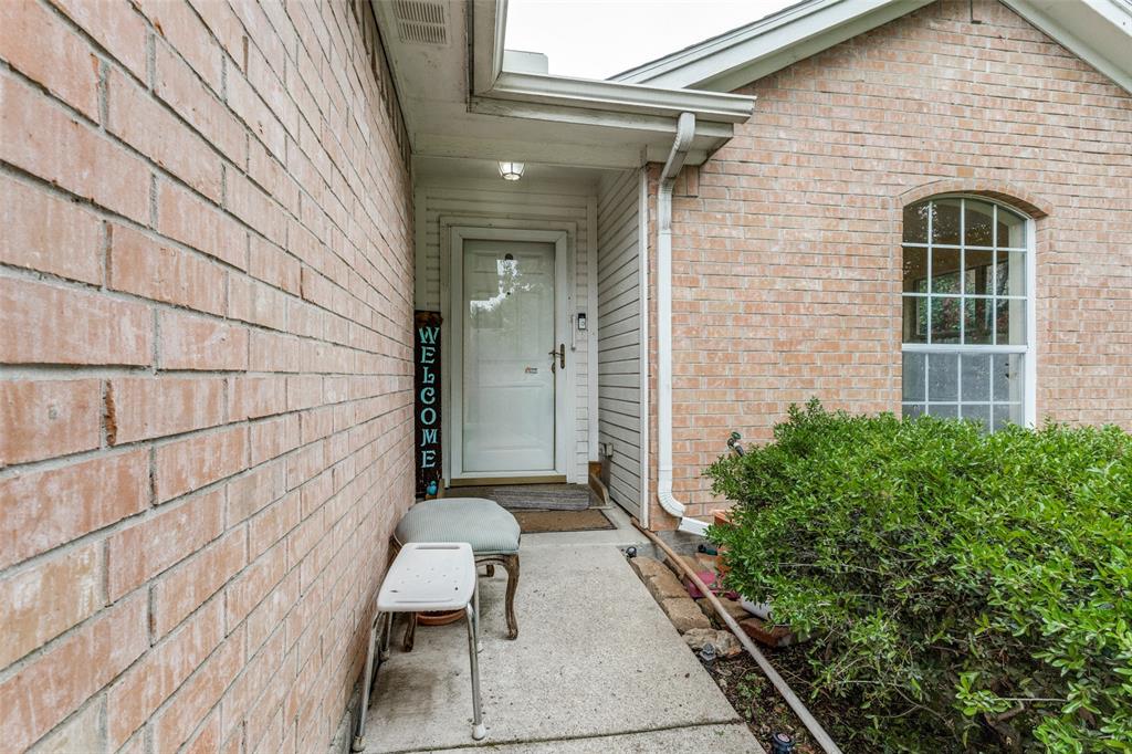 7429 Creekfall Drive Property Photo 4