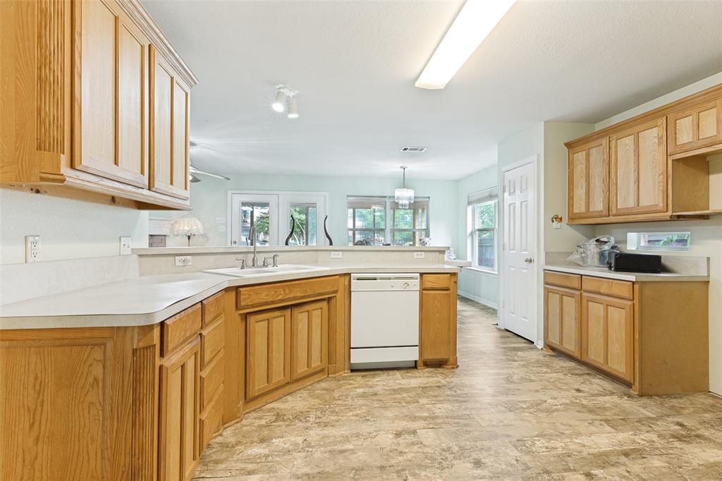 7429 Creekfall Drive Property Photo 11