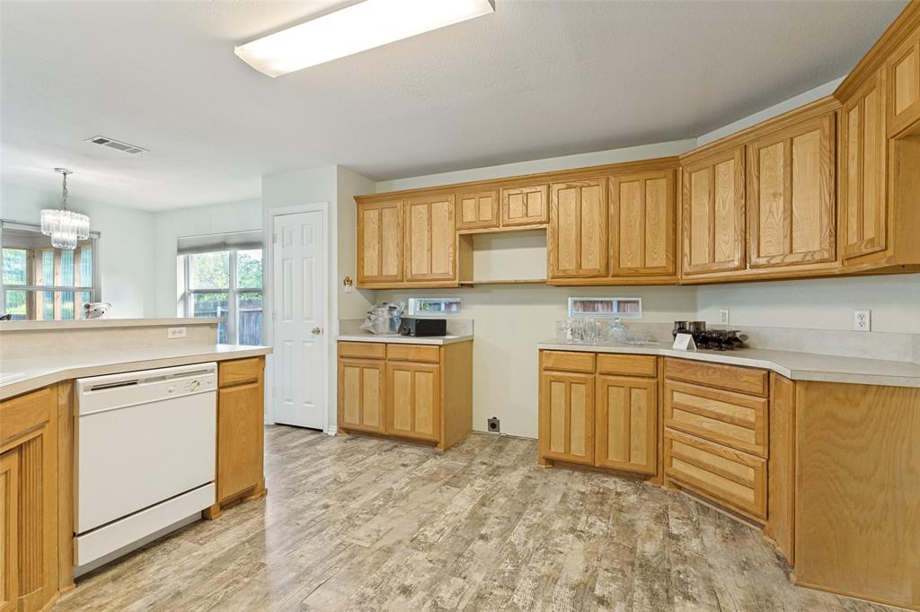 7429 Creekfall Drive Property Photo 12