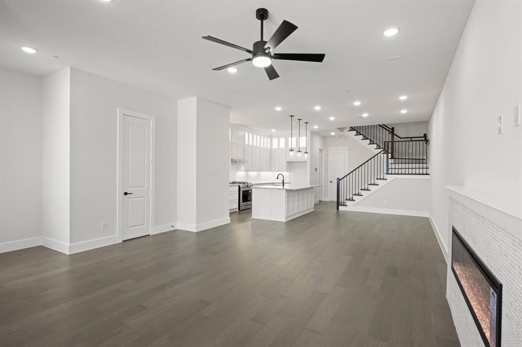 12735 Rutland Drive Property Photo 8