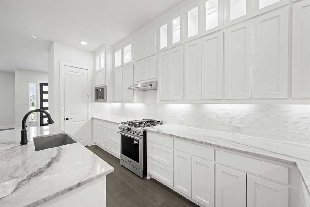 12735 Rutland Drive Property Photo 11