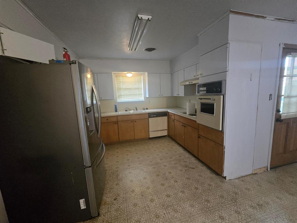 4208 Kingsbury Drive Property Photo 6
