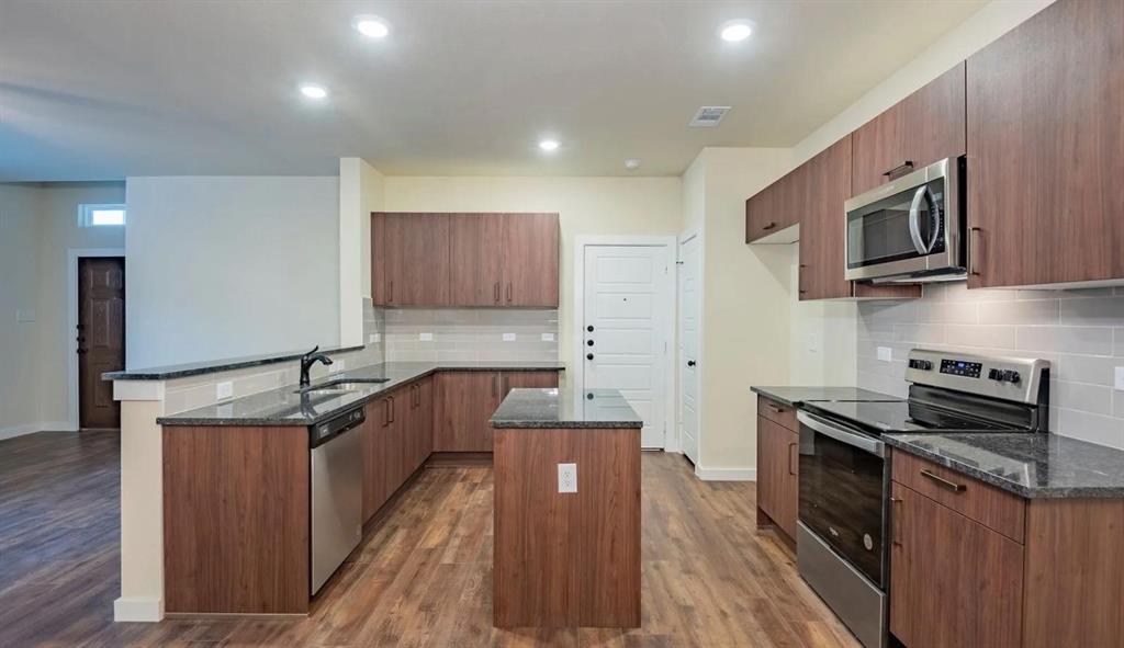 656-660 Wheatfield Drive Property Photo 10