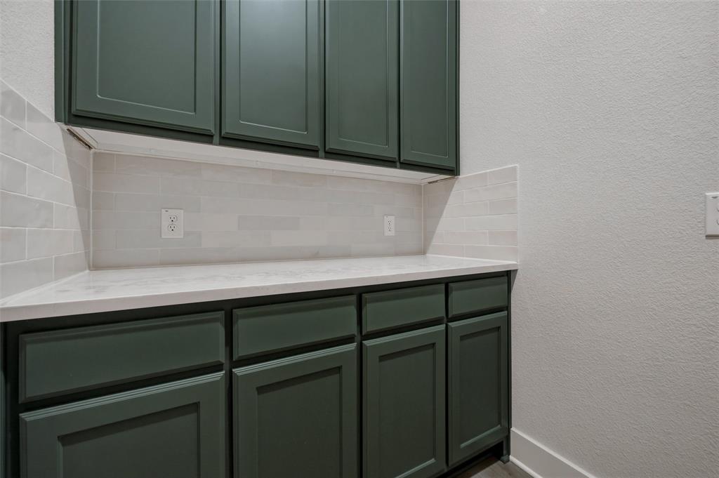 709 Water Side Drive Property Photo 30